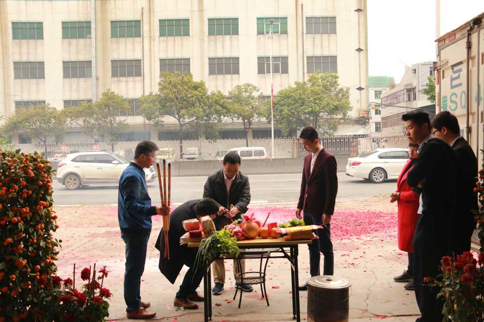 開年啦，開工大吉，祝大家狗年旺旺旺
