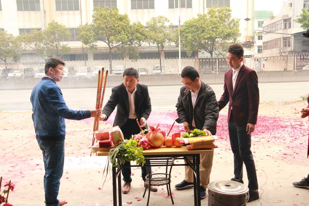開年啦，開工大吉，祝大家狗年旺旺旺