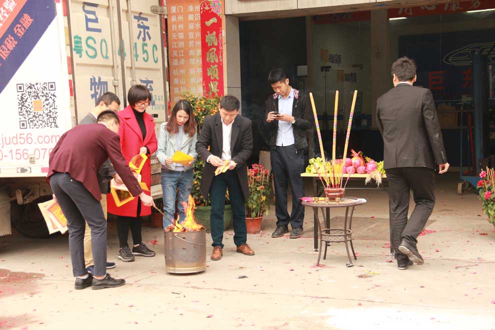 開年啦，開工大吉，祝大家狗年旺旺旺