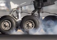 國際空運,飛機爆胎會如何？