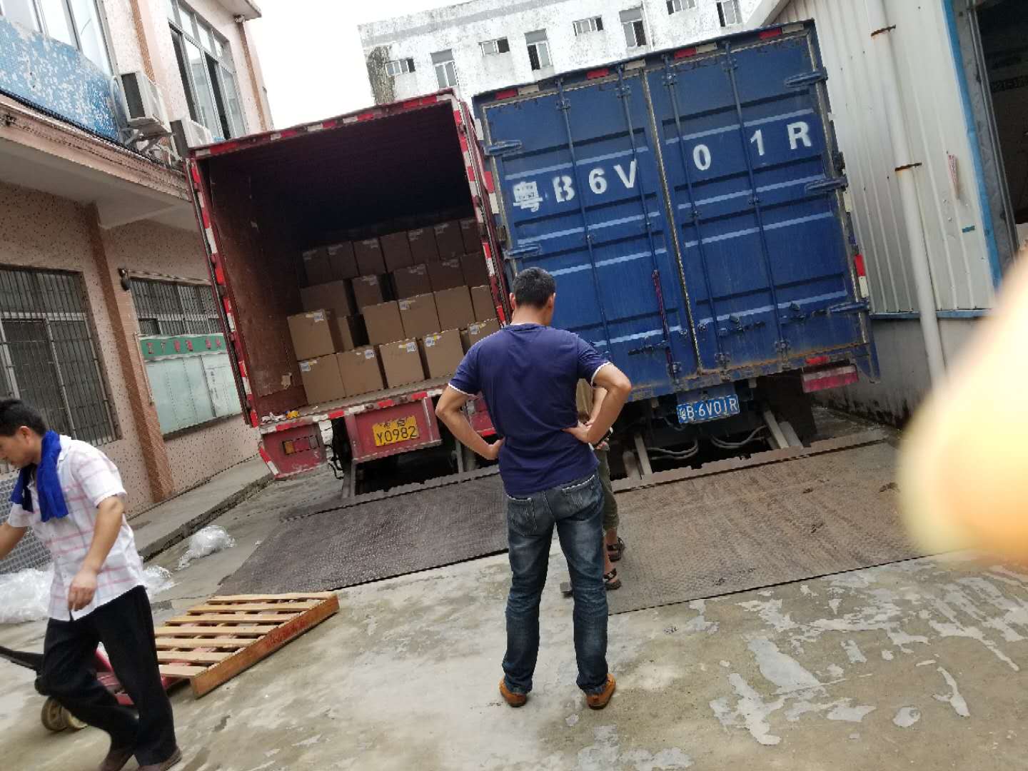 散貨海運到東南亞國家，還是空運到東南亞國家哪個費用更底，巨東小編告訴你