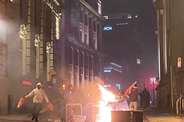 宵禁抗議升級暴力活動，打砸燒，