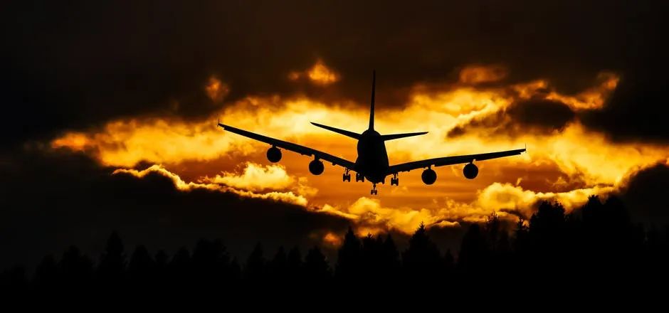 大韓航空一架貨機(jī)在機(jī)場(chǎng)發(fā)生故障，受損！
