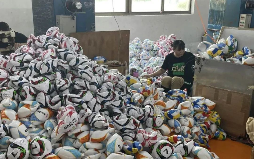 獨一無二！974個集裝箱“搭”球場