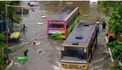 暴雨侵襲！印度大港面臨運輸和清